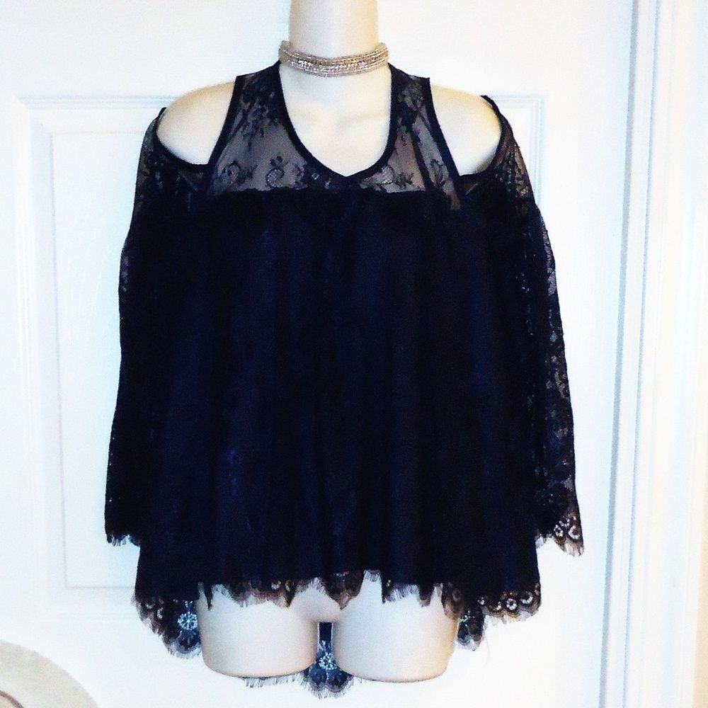 SHYANNE SIZE XL NAVY BLUE LACE COLD SHOULDER TOP